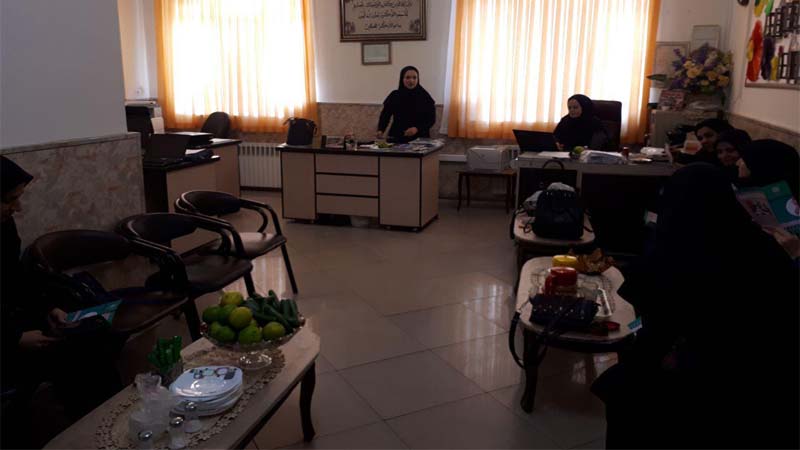 جلسه آموزشی در مدرسه دخترانه ولایت توسط مدرس افتخاری راه آسمان 29 مهر