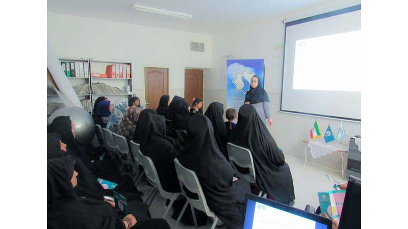 "برگزاری جلسه آموزشی برای مهاجران و اتباع غیر ایرانی"