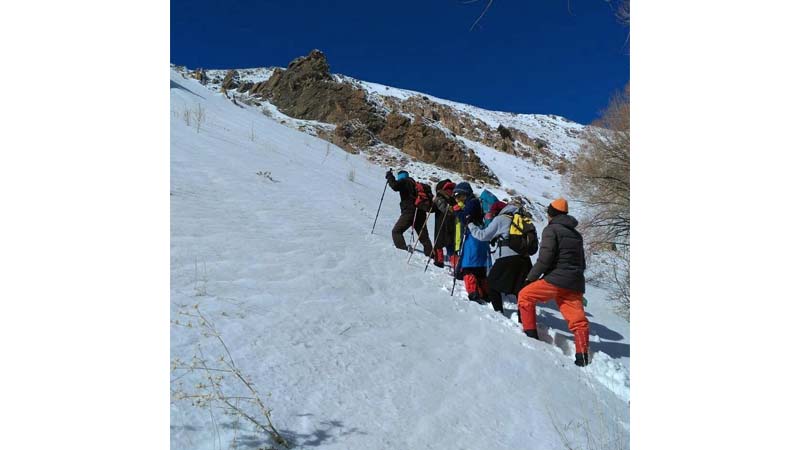 برف پیمایی و صعود به قله سیاه کوه توسط گروه همنوردان راه آسمان 2 اسفند 98